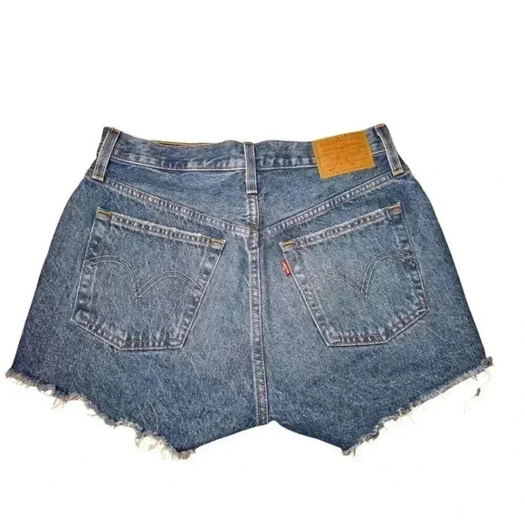 Levis Premium 501 Jean Shorts Denim Women Big 28 Cut offs Measures 30 - Picture 2 of 10